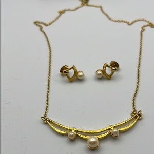 18 Elegant Avon Gold Faux Pearl Necklace and Earring Set in original box